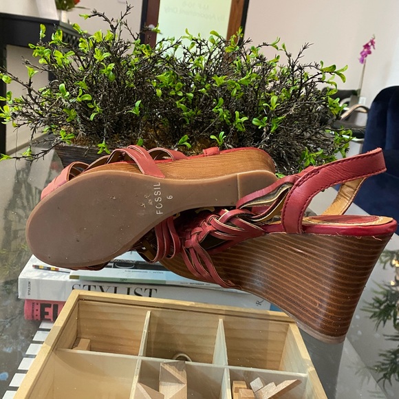 Fossil Leather Strapy Wedge Sandal - Picture 4 of 4